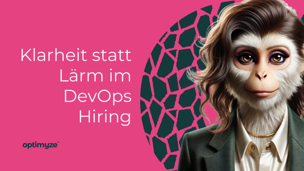 Optimyze Visual: Klarheit statt Lärm im DevOps Hiring – Banner mit Affen-Charakter im Blazer auf pinkem Hintergrund.